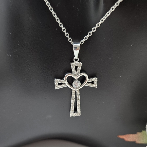 ♥️ HEART & CROSS STERLING SILVER NECKLACE - Picture 4 of 6